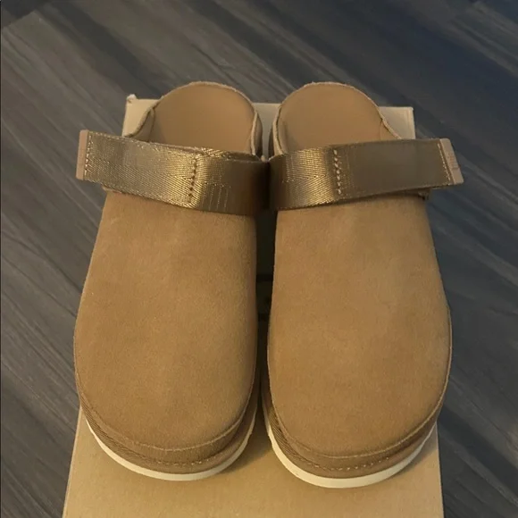 UGG Goldenstar clogs- brand new - Picture 1 of 2